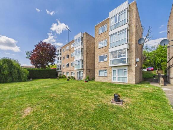 2 bed property, in Branscombe Court, £295,000