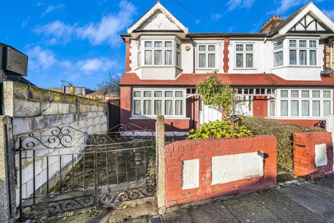 3 bed property, in Sandringham Road, £675,000