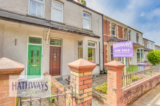 2 bed property, in Oakfield Road, £150,000