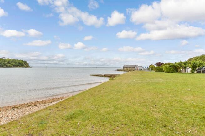2 bed property, in Fishbourne Lane, £750,000