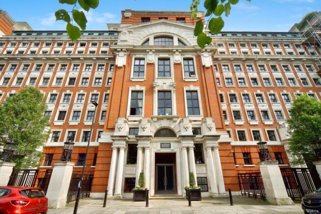 2 bed property, in Manor Gardens, £650,000