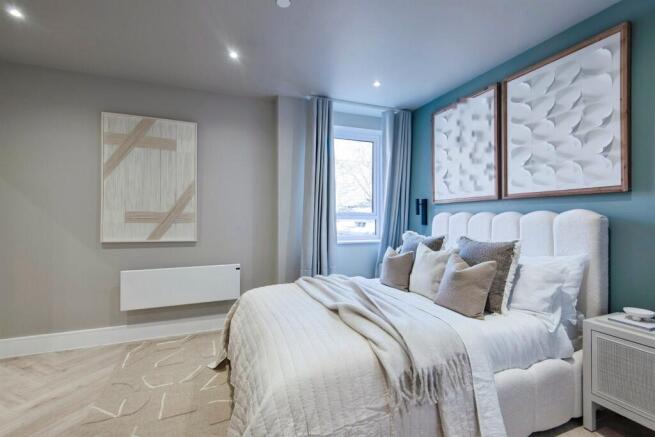 1 bed property, in Queensway, £220,000