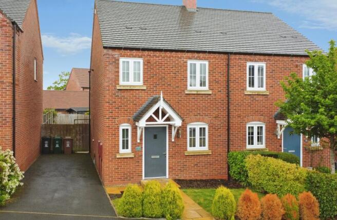 3 bed property, in Stafford Close, £300,000