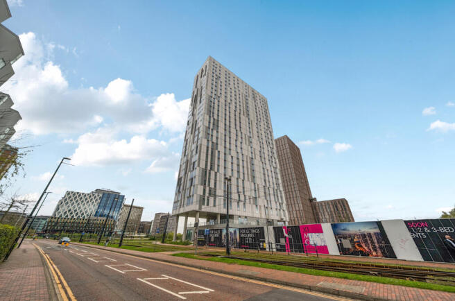 2 bed property, in Michigan Avenue, £180,000