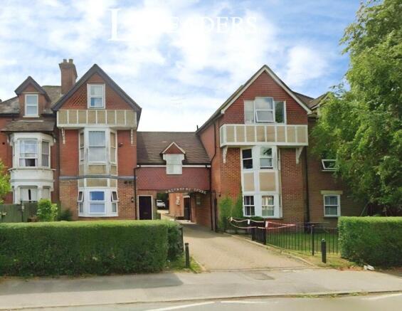 2 bed property, in Hastings Road, £240,000