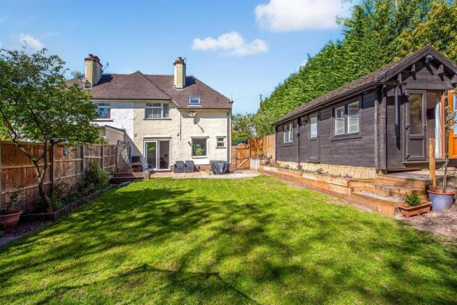 3 bed property, in Lodge Hill Road, £650,000