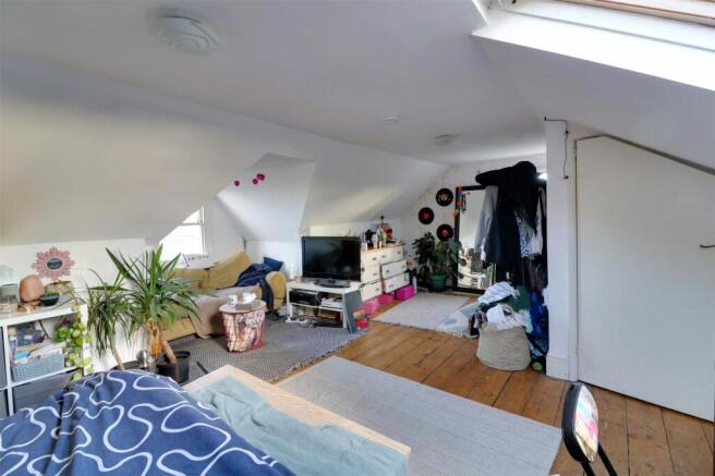 5 bed property, in High Street, £450,000