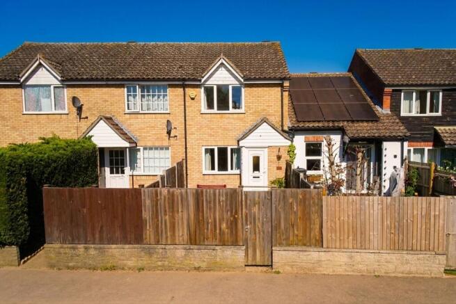 2 bed property, in Swan Lane, £185,000