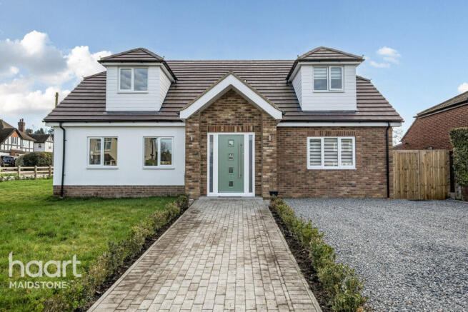 5 bed property, in Pear Tree Lane, £900,000