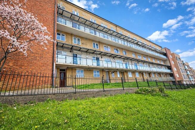 1 bed property, in Whitefoot Lane, £155,000