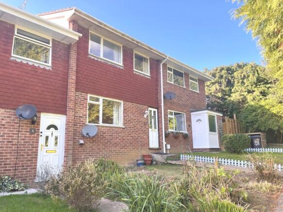 3 bed property, in Duncton Close, £350,000