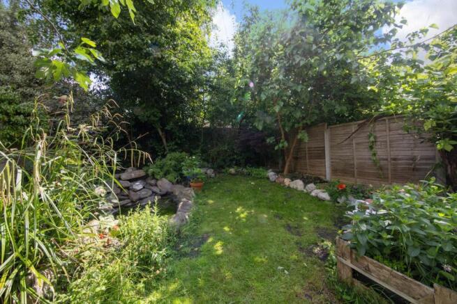 1 bed property, in Derwent Grove, £525,000
