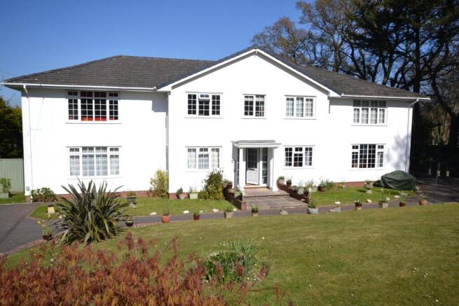 2 bed property, in Brook Meadow Court, £196,000
