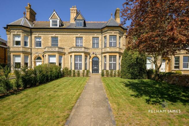 6 bed property, in Tinwell Road, £1,750,000