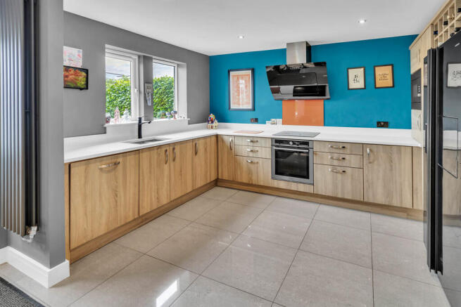 4 bed property, in Rossendale View, £535,000