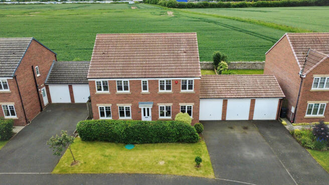 4 bed property, in Castle Drive, £550,000