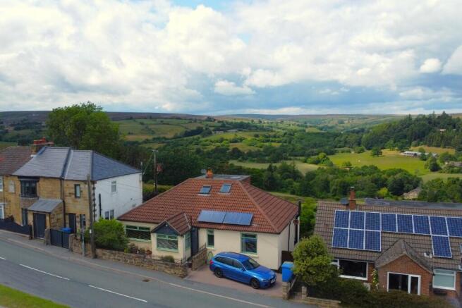 4 bed property, in Green Hills, £599,950