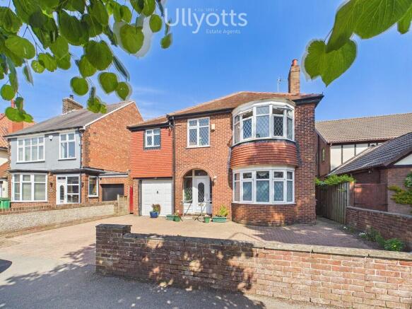 4 bed property, in Kingsgate, £340,000