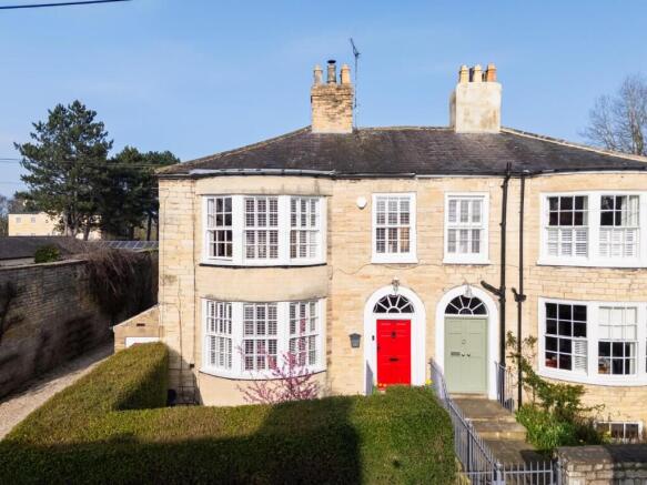 4 bed property, in High Street, £595,000
