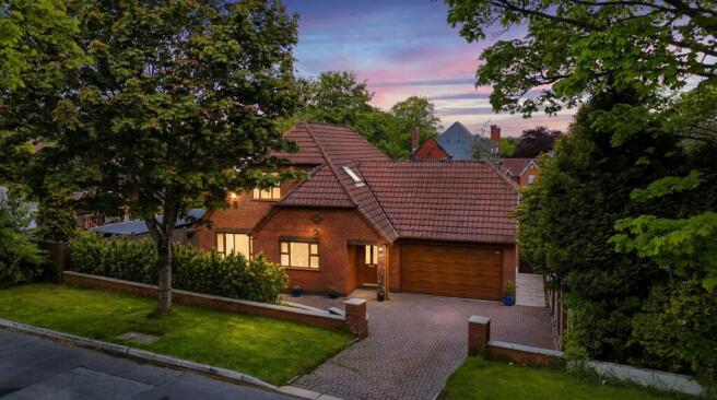 4 bed property, in Hollins Lane, £385,000