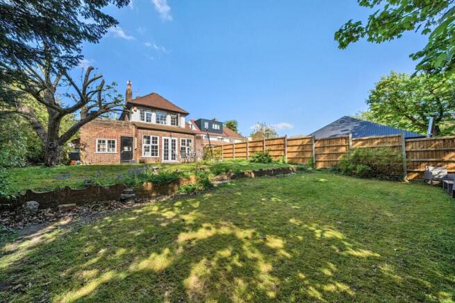 4 bed property, in Forsyte Crescent, £1,050,000