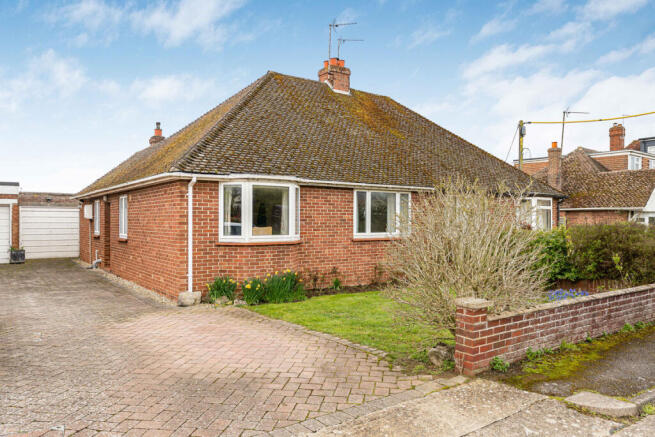 3 bed property, in Wantage Road, £495,000