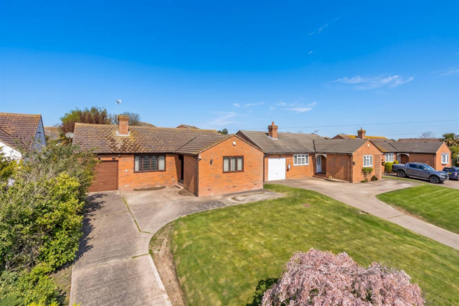 3 bed property, in Broomfield Road, £475,000