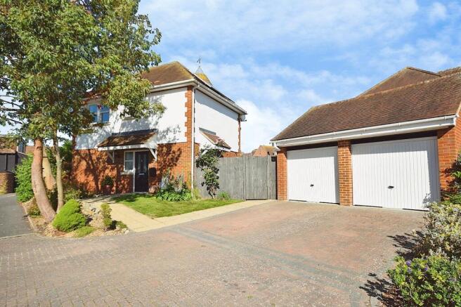 4 bed property, in Brewers Close, £450,000