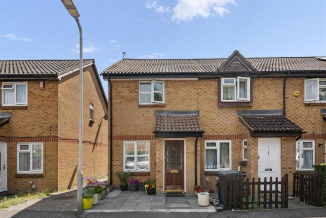 3 bed property, in Abbey Close, £430,000