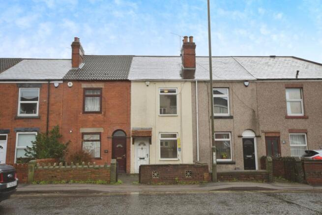 2 bed property, in Derby Road, £75,000