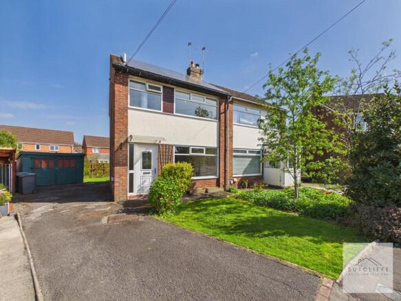 3 bed property, in Green Acres Drive, £225,000