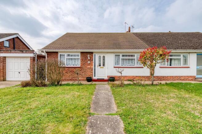 2 bed property, in Dukes Drive, £275,000