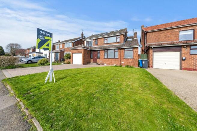 5 bed property, in New Lane, £599,000