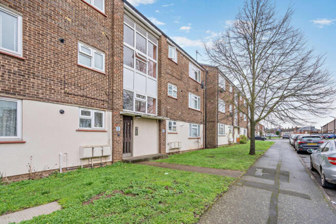 1 bed property, in Spinney, £145,000