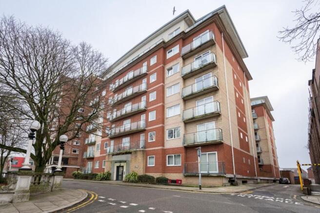 2 bed property, in Lord Street, £195,000