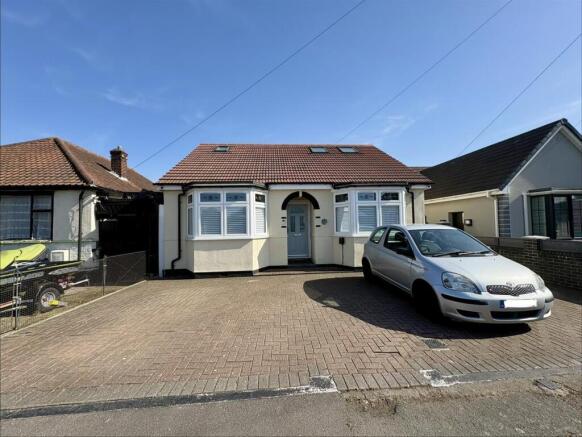 4 bed property, in Gordon Avenue, £700,000