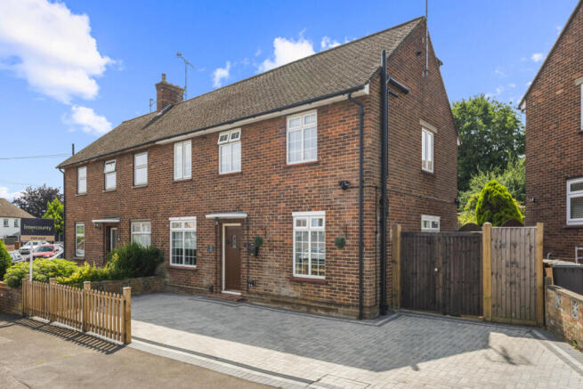 4 bed property, in Barnard Road, £500,000