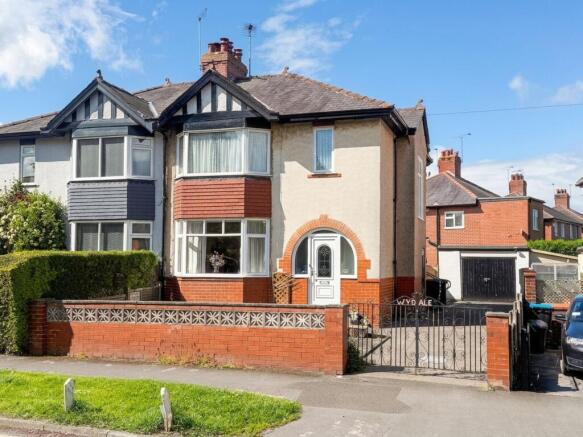 3 bed property, in Crab Lane, £275,000