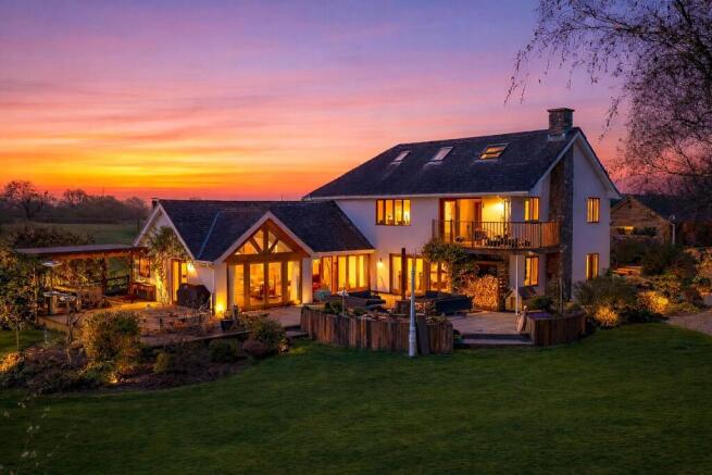 5 bed property, in Brookfields Farm, £1,750,000