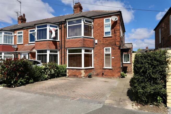 3 bed property, in Ancaster Avenue, £215,000