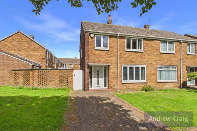 3 bed property, in Temple Park Road, £215,000