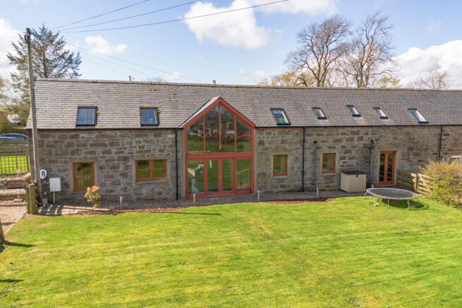 5 bed property, in Waterlair, £385,000