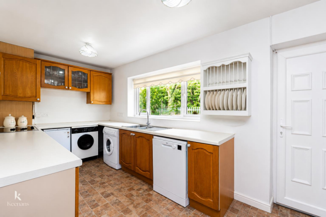 4 bed property, in Station Road, £140,000