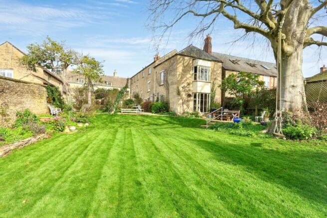 7 bed property, in The Lawn Market Street, £2,500,000