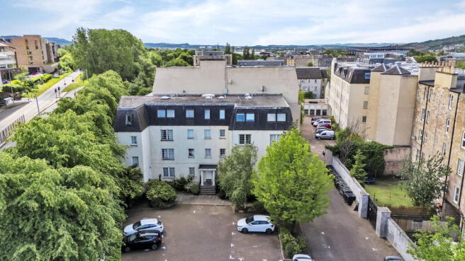 2 bed property, in Caledonian Crescent, £195,000