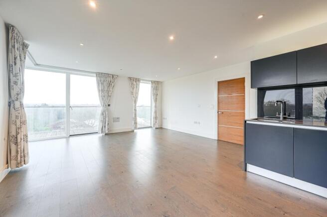 2 bed property, in Wallace Court, £375,000