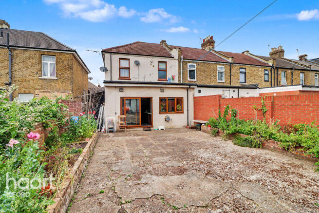 3 bed property, in Bedford Road, £575,000
