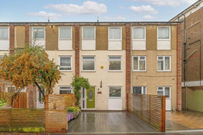 2 bed property, in Sunny Bank, £360,000