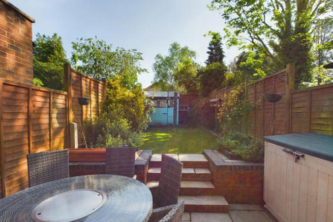 4 bed property, in Ebberns Road, £525,000