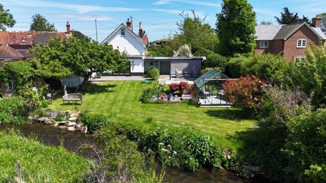 3 bed property, in Ringwood Road, £629,950